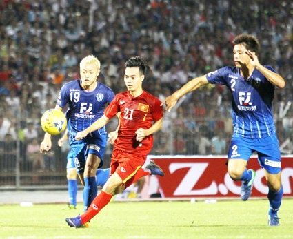 Tuyển Việt Nam vẫn lo hàng phòng ngự