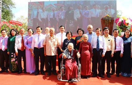 Chủ tịch Quốc hội Nguyễn Thị Kim Ngân dự lễ khánh thành Nhà lưu niệm và mừng đại thọ 100 tuổi đồng chí Ngô Thị Huệ