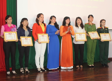 Phát động phong trào thi đua chào mừng 
Đại hội Phụ nữ toàn quốc lần thứ XII