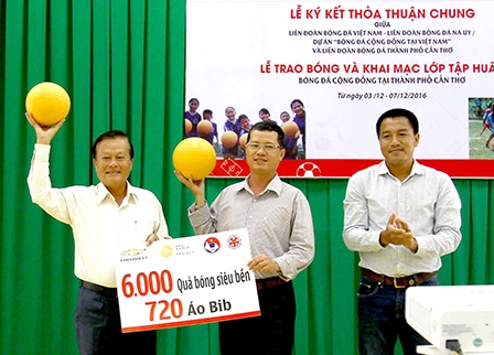 Khai mạc lớp tập huấn bóng đá cộng đồng tại Cần Thơ