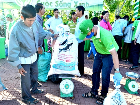 Thu gom gần 5 tấn vỏ chai, bao bì thuốc bảo vệ thực vật đã qua sử dụng