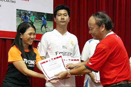 Bế mạc lớp bóng đá cộng đồng
tại TP Cần Thơ