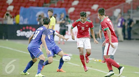 Thầy trò HLV Alfred Riedl không dễ bị khuất phục