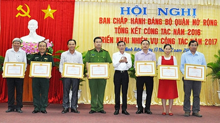 Đồng chí Võ Thành Thống, Phó Bí thư Thành ủy, Chủ tịch UBND thành phố: Thực hiện Nghị quyết Trung ương 4 khóa XII là một trong những
nhiệm vụ trọng tâm năm 2017