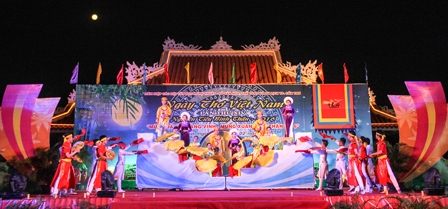 Ngày Thơ Việt Nam năm Đinh Dậu diễn ra tại đình Bình Thủy