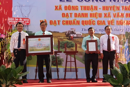 Đông Thuận đón nhận danh hiệu Xã văn hóa và đạt chuẩn Quốc gia về nông thôn mới