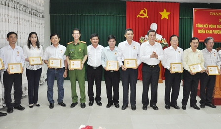 Tăng cường công tác kiểm tra, giám sát, kịp thời phát hiện, ngăn ngừa vi phạm trong Đảng