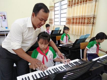 Thầy Vũ Tổng phụ trách Đội giỏi