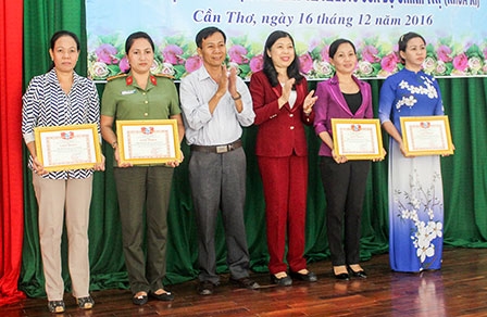Hội Liên hiệp Phụ nữ TP Cần Thơ: Sơ kết 3 năm thực hiện Quyết định số 217-QĐ/TW 
và Quyết định số 218-QĐ/TW của Bộ Chính trị (khóa XI)
