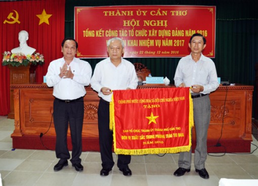 Thực hiện nghiêm túc Nghị quyết Trung ương 4 gắn với Chỉ thị số 05-CT/TW của Bộ Chính trị