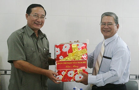 Lãnh đạo Ban Chỉ đạo Tây Nam Bộ và TP Cần Thơ thăm và chúc mừng Giáng sinh năm 2016