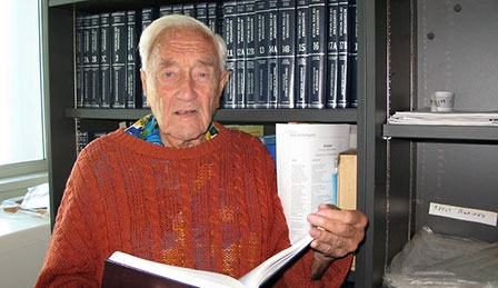 Hơn trăm tuổi vẫn đi làm