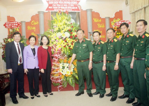 Đồng chí Trương Thị Mai thăm và chúc mừng 
Bộ Tư lệnh Quân khu 9