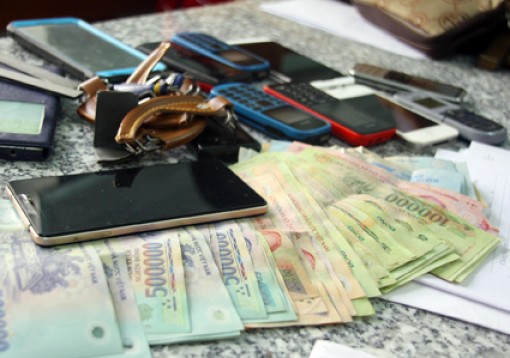 Bắt 13 đối tượng tham gia đá gà ăn tiền