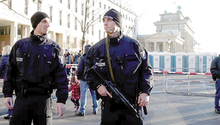 Phương Tây tăng cường an ninh đón năm mới