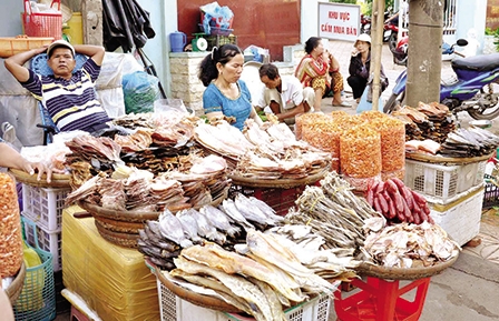 Hải sản hút hàng đón chợ Tết