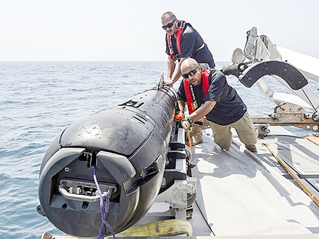 Thiết bị không người lái “làm nóng” 
Biển Đông