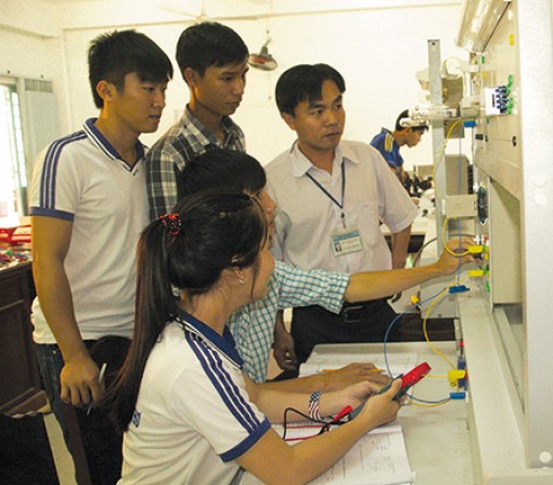 Đến năm 2020: Phấn đấu đào tạo mới 300 thạc sĩ, tiến sĩ
làm việc trong
khu vực công