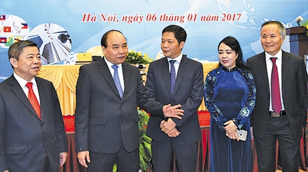 Thủ tướng Nguyễn Xuân Phúc: Tạo môi trường để người dân và doanh nghiệp
có thể làm ăn tử tế, sòng phẳng, không bị chèn ép