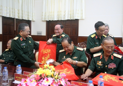 Họp mặt cán bộ cao cấp quân đội nghỉ hưu, nghỉ công tác trên địa bàn Quân khu 9