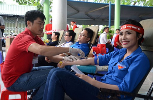 Ngày Chủ nhật đỏ tại TP Cần Thơ: 379 đoàn viên, thanh niên tình nguyện hiến máu