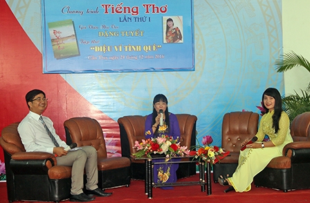 “Tiếng thơ”