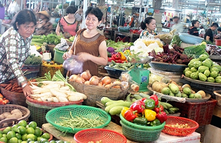Sôi động thị trường 
rau củ dịp Tết