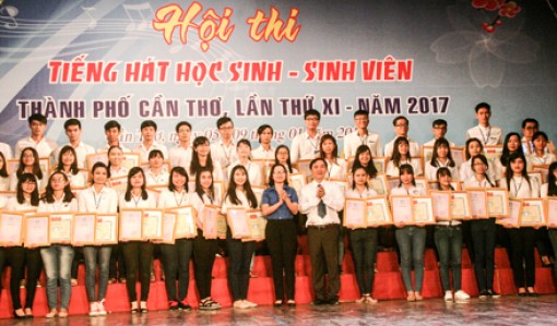 Nhiều hoạt động kỷ niệm 
67 năm Ngày Truyền thống học sinh, sinh viên