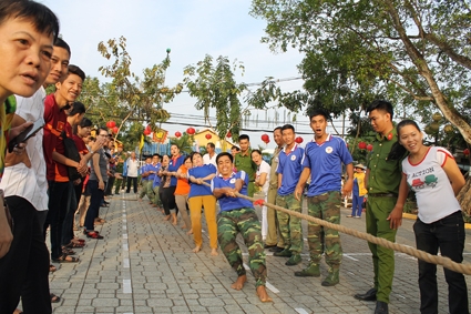 Khai mạc Lễ Kỳ yên Hạ điền đình Bình Thủy và Tuần lễ Văn hóa - Thể thao 
quận Bình Thủy năm 2017
