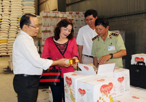 Kiểm tra tình hình dự trữ hàng hóa phục vụ Tết