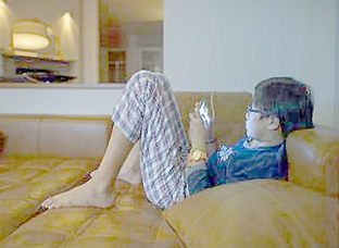 Nghiện điện thoại làm tăng nguy cơ khô mắt ở trẻ