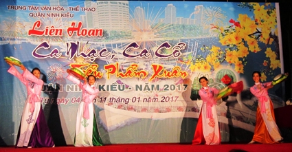 Bế mạc Liên hoan Ca nhạc, ca cổ, tiểu phẩm Xuân quận Ninh Kiều