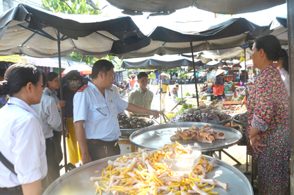 Cảnh báo bệnh cúm gia cầm
lây sang người