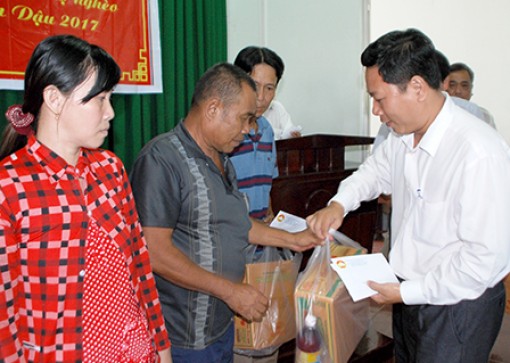 Chăm lo Tết gia đình chính sách, đối tượng có hoàn cảnh khó khăn