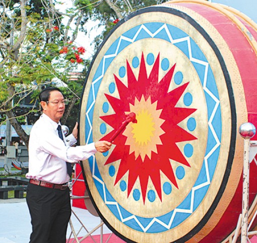 Khai mạc Tuần lễ Văn hóa, Thể thao
và Du lịch Mừng Đảng quang vinh -
Mừng Xuân Đinh Dậu 2017