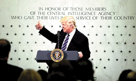 Tân Tổng thống Mỹ làm lành với tình báo, chỉ trích truyền thông