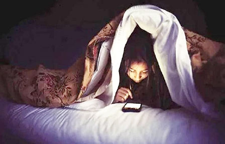 20% thiếu niên mất ngủ vì mạng xã hội