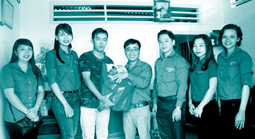 Nhiều hoạt động hỗ trợ gia đình chính sách, 
hộ nghèo đón Tết