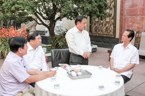 Lãnh đạo thành phố thăm, 
chúc Tết các đồng chí nguyên lãnh đạo Đảng, Nhà nước