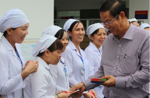 Thăm và chúc mừng năm mới tại các bệnh viện trên địa bàn thành phố