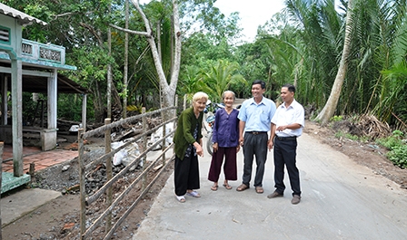 Xây dựng đảng 
vững mạnh từ “gốc rễ”