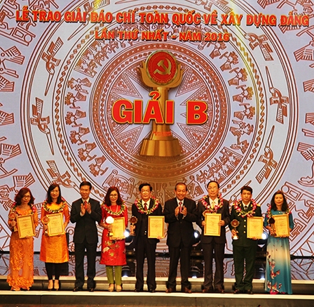 Trao giải báo chí toàn quốc
về xây dựng Đảng lần thứ nhất-năm 2016