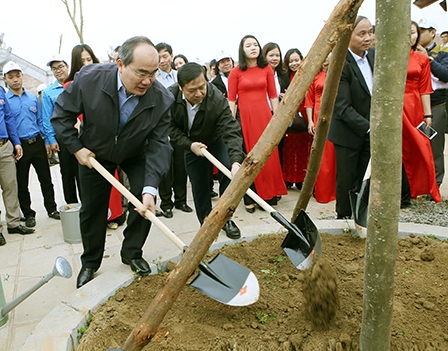Chủ tịch Ủy ban Trung ương MTTQ Việt Nam: Cần làm cho việc bảo vệ rừng, trồng cây
trở thành thói quen, nếp sống của người Việt
