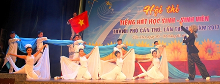 Bay cao tiếng hát học sinh, sinh viên