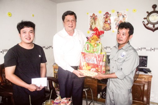 Lãnh đạo thành phố kiểm tra công tác tuyển quân 
tại các huyện Vĩnh Thạnh và Phong Điền