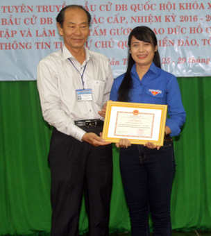 Nữ sinh viên năng động