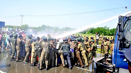 “Con đường tơ lụa” của Trung Quốc 
  gặp khó ở Sri Lanka