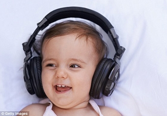 Sáng tạo bài hát giúp trẻ bình tĩnh và nín khóc