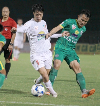 Căng thẳng cuộc chiến ở chót bảng