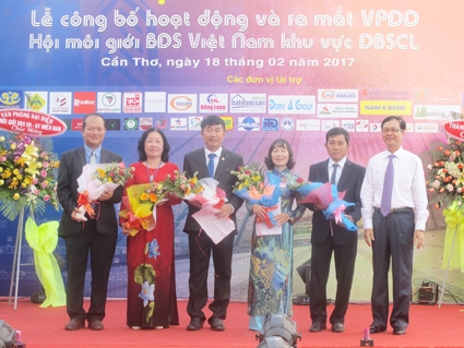 Ra mắt Văn phòng đại diện Hội môi giới 
bất động sản Việt Nam ở khu vực ĐBSCL